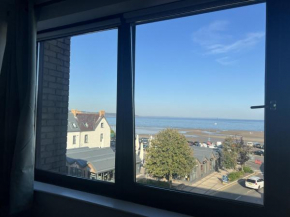 Beddoes Court Top Floor Studio with Sea Views